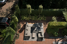 Bluestone bloktrede met anti-sliprand 100x35x15 cm Antraciet Sfeer 5 - Paviment.nl